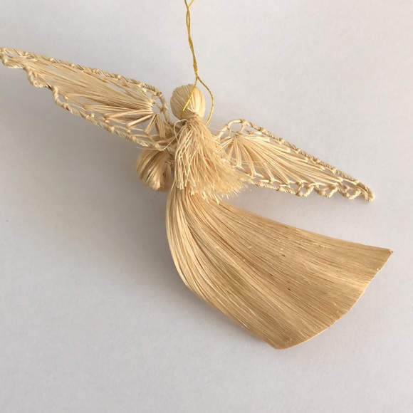 Straw Angel ornament with embroidered flower bouquet - Picture 4 of 5